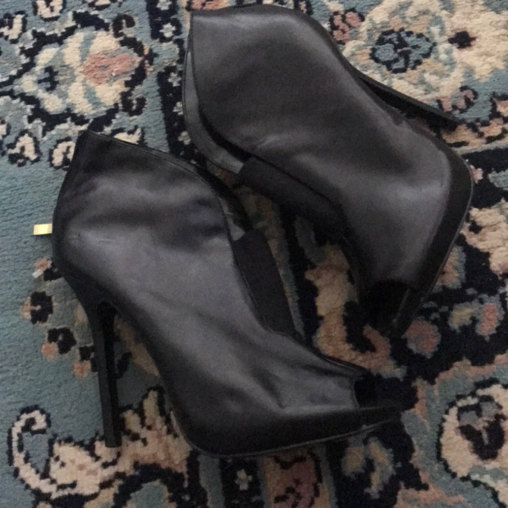 Guess ankle boots